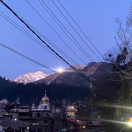 The Prasher Lodge Mall Road Manali Exterior photo