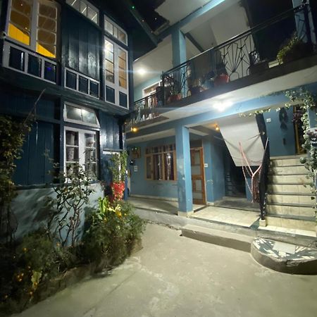 The Prasher Lodge Mall Road Manali Exterior photo