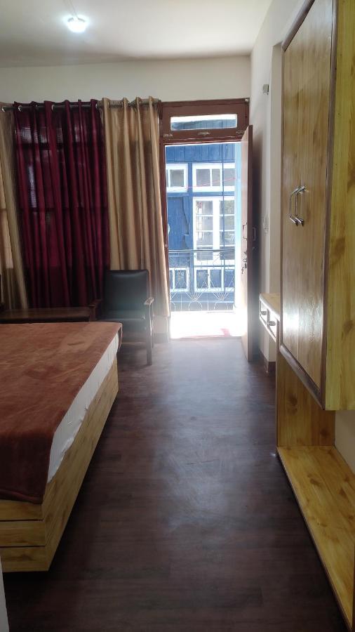The Prasher Lodge Mall Road Manali Exterior photo