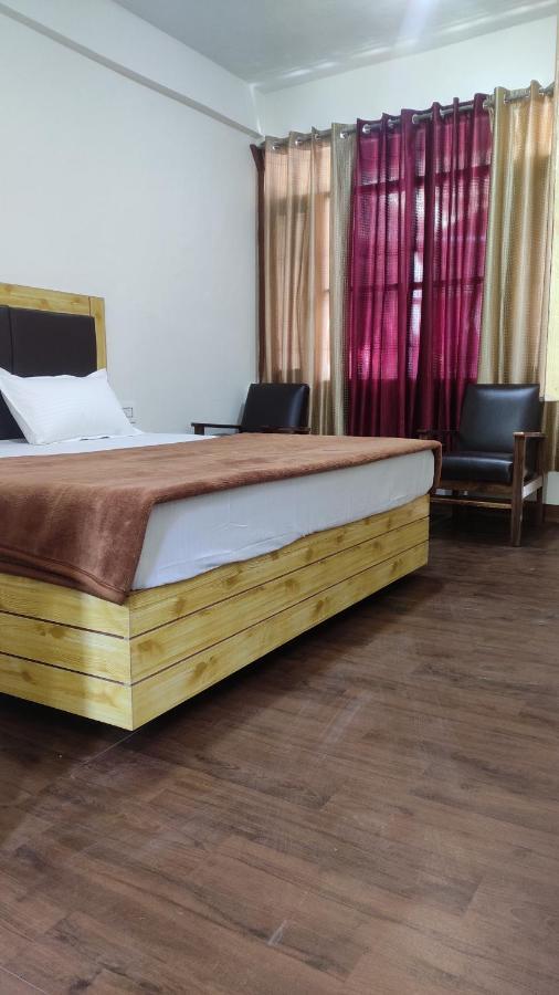 The Prasher Lodge Mall Road Manali Exterior photo