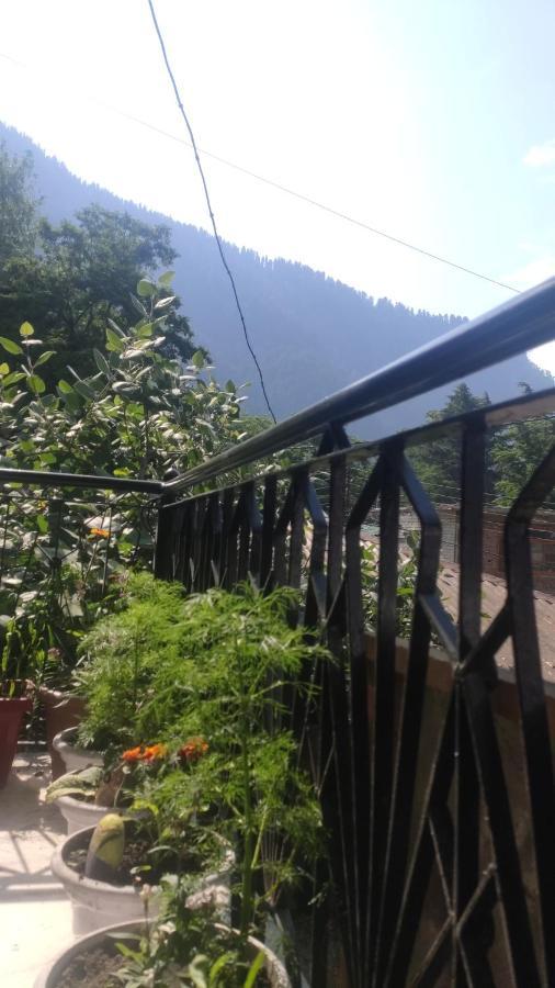 The Prasher Lodge Mall Road Manali Exterior photo