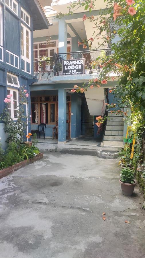 The Prasher Lodge Mall Road Manali Exterior photo