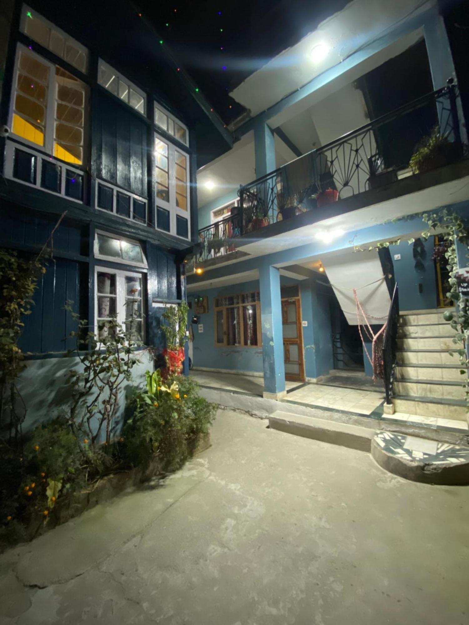 The Prasher Lodge Mall Road Manali Exterior photo