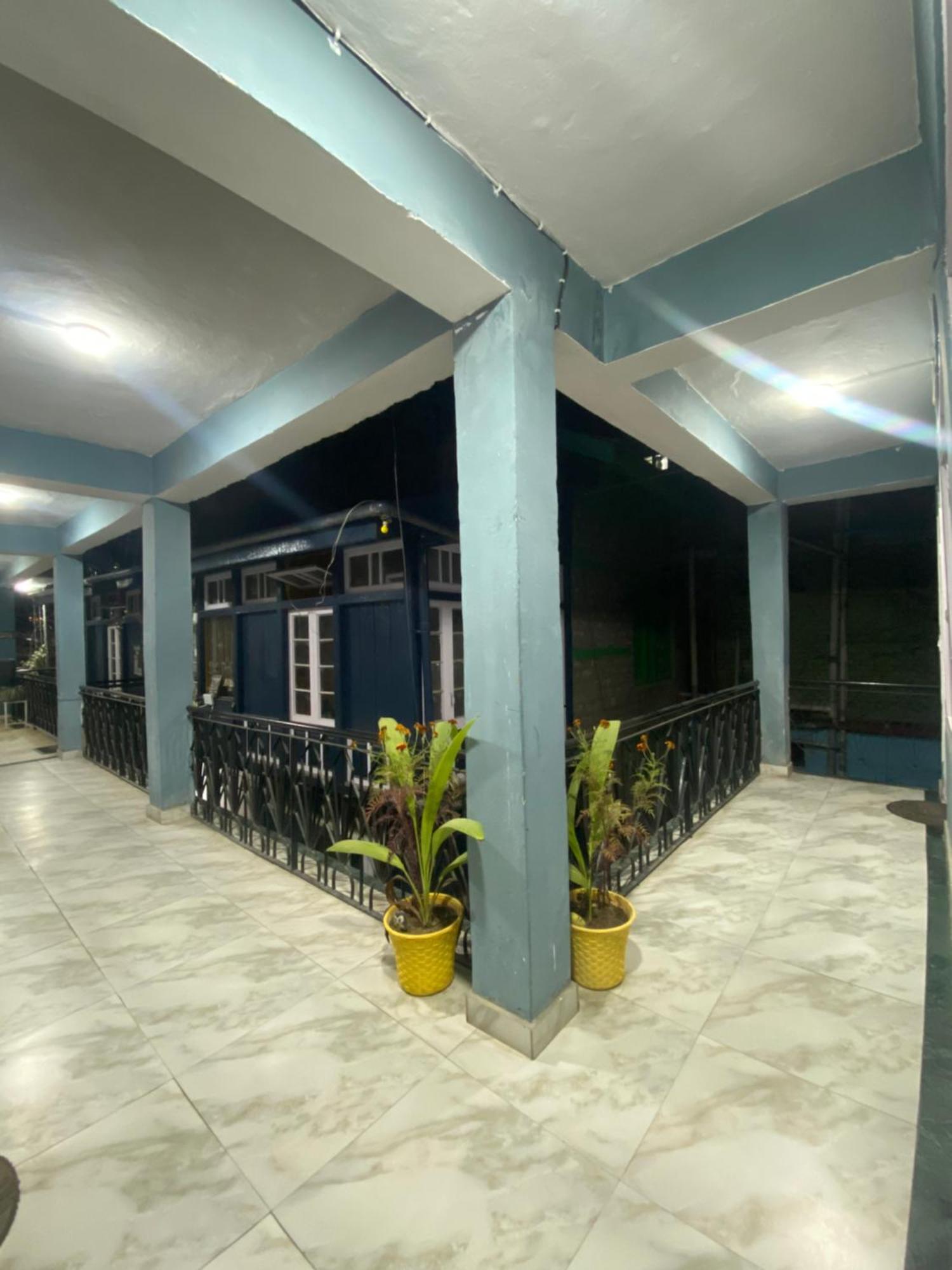 The Prasher Lodge Mall Road Manali Exterior photo
