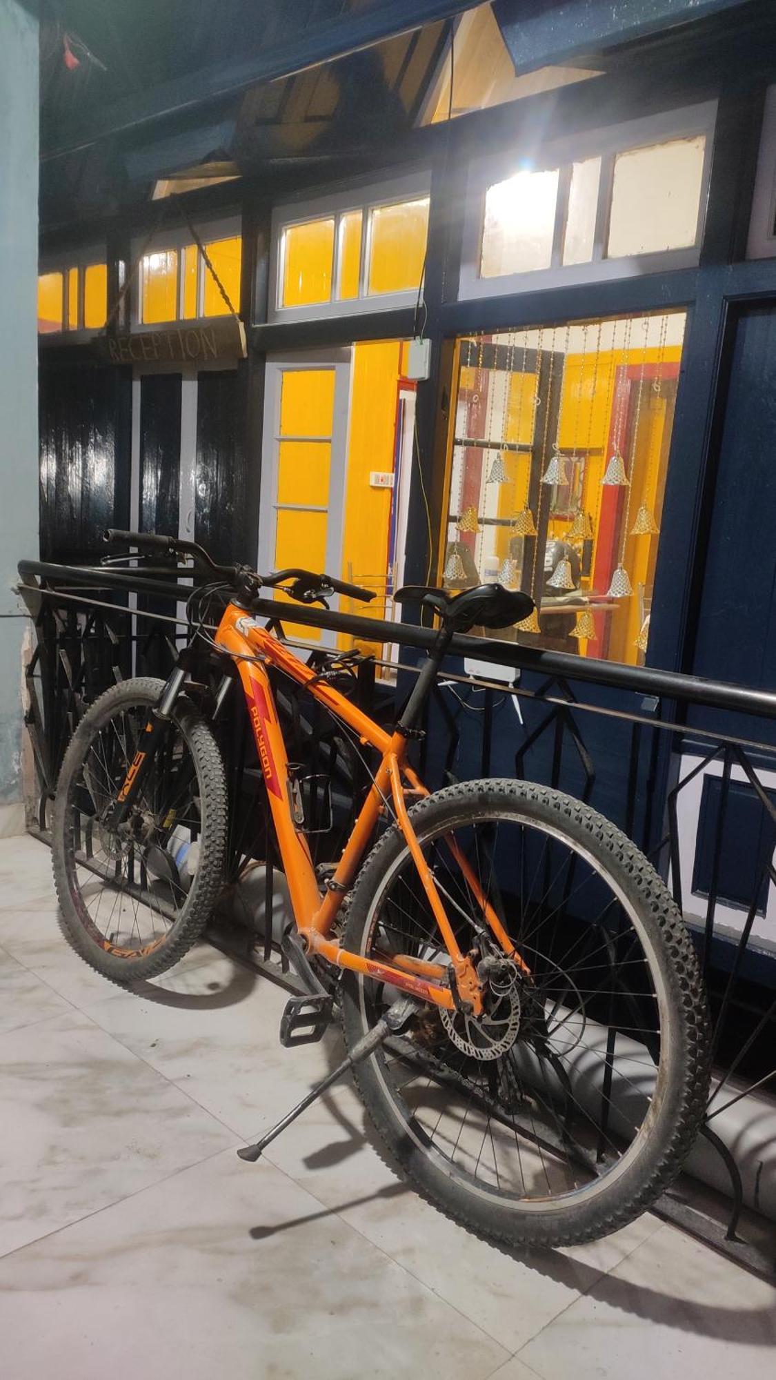 The Prasher Lodge Mall Road Manali Exterior photo